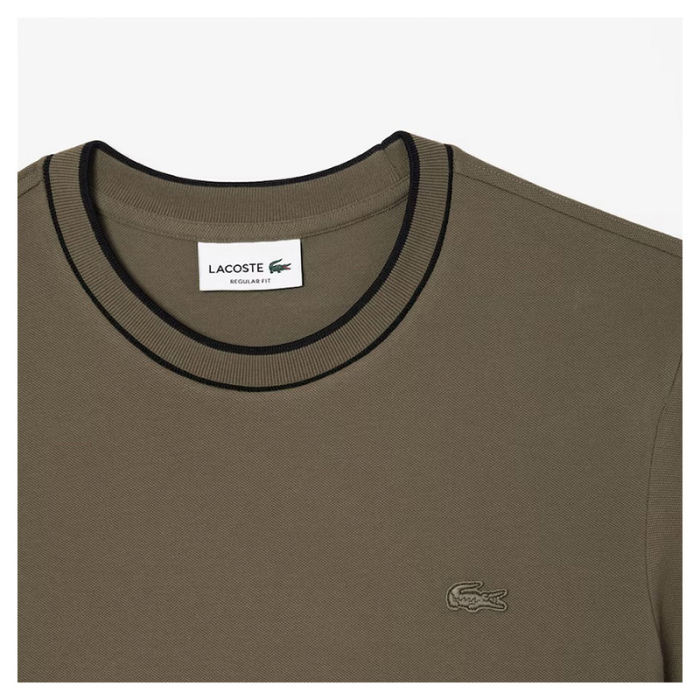 Camiseta en piqué Lacoste con cuello de rayas Verde Kaki TH8174-00-316