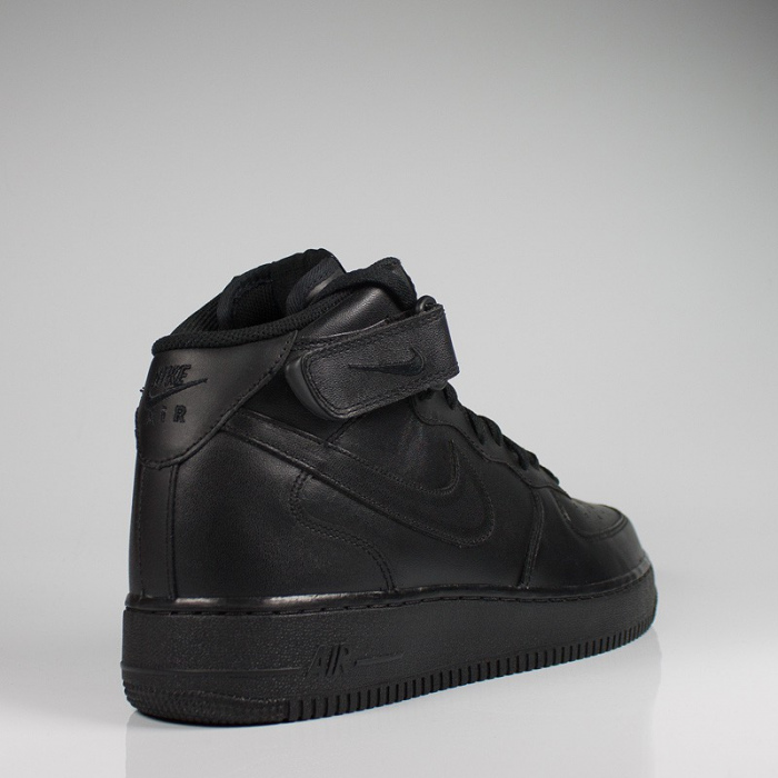 NIKE AIR FORCE 1 NEGRAS MID